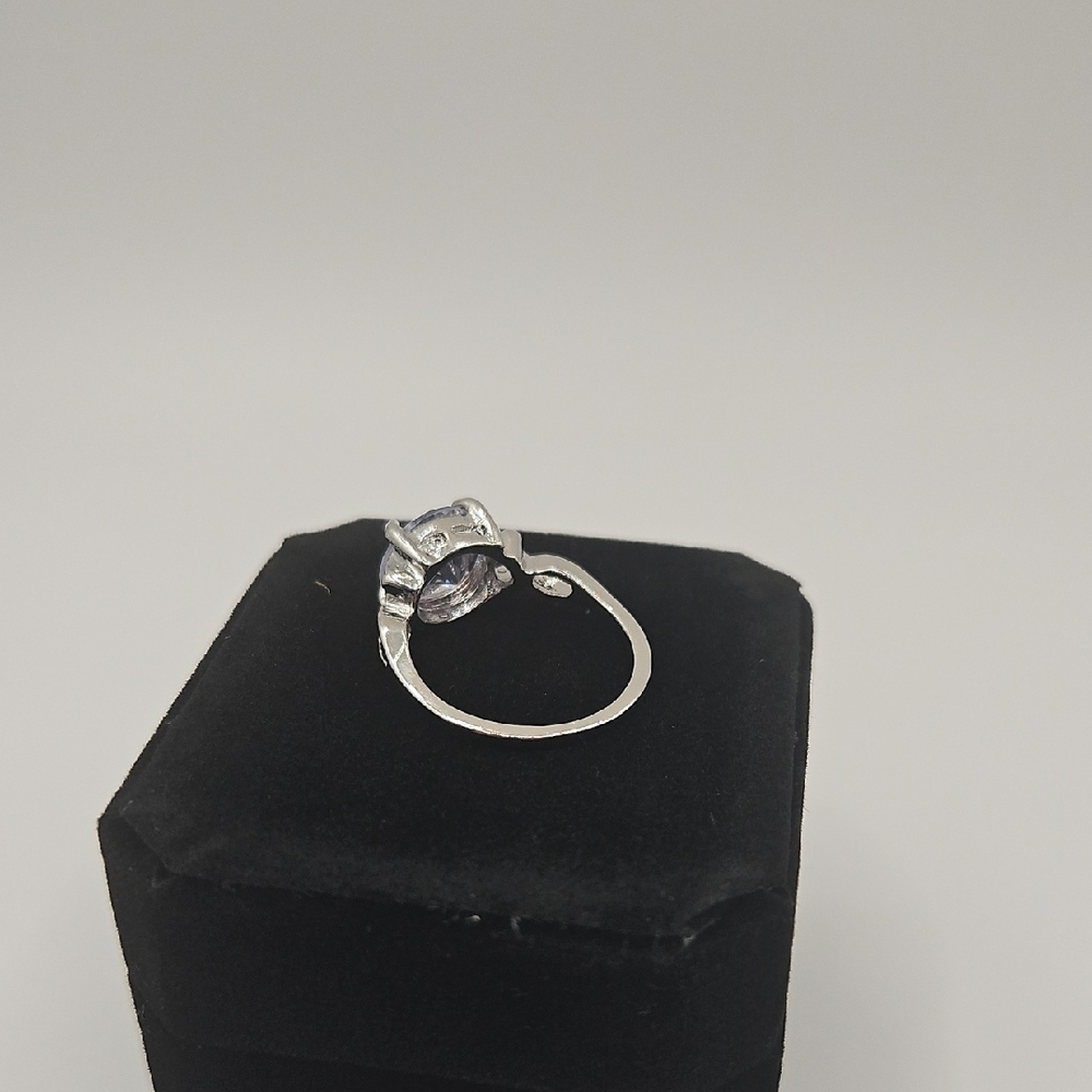 Source Unknown Silver Ring With Clear Gemstone - image 7